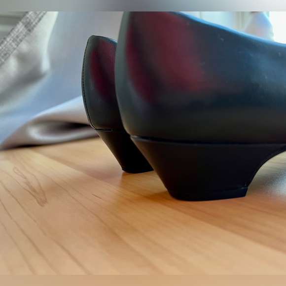 Hush Puppies -Shoes from Soft Style by Hush Puppies. Size 7 1/2” . Color Black. - Picture 6 of 9